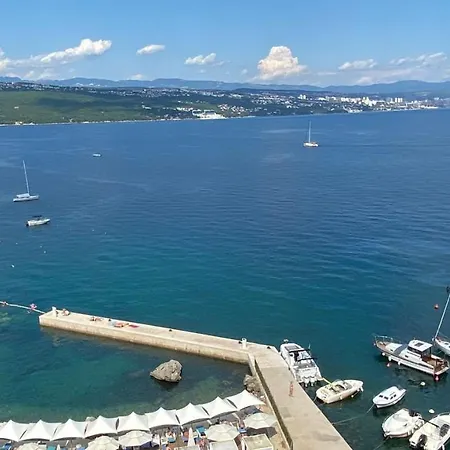 アパート Adriana