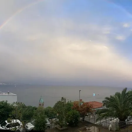 アパート Adriana