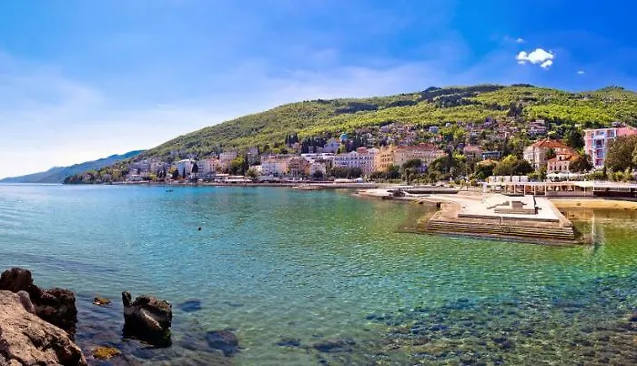 Adriana オパティヤ