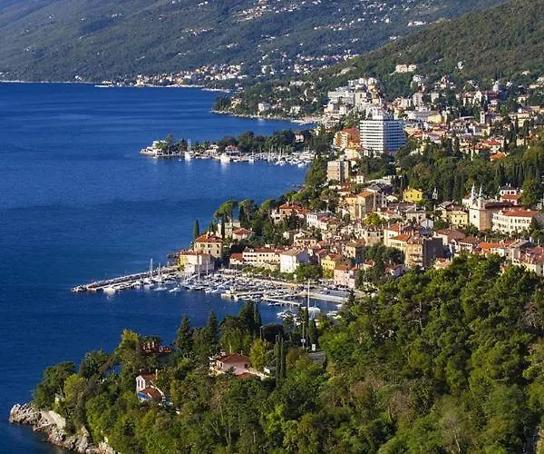 アパート Adriana オパティヤ