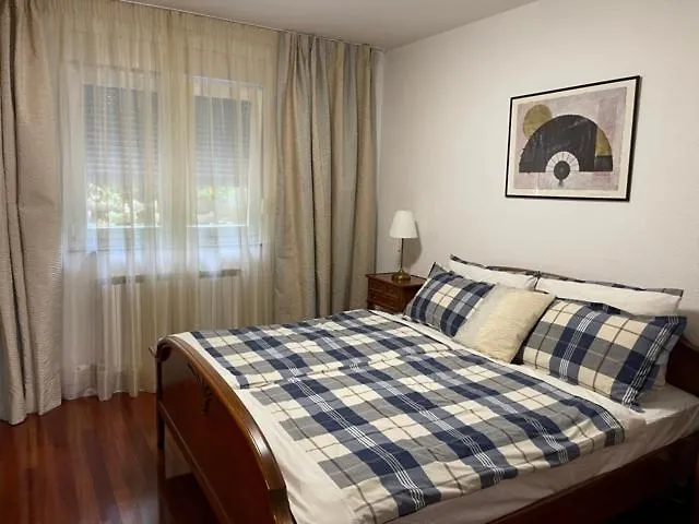 Adriana オパティヤ